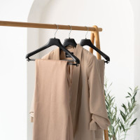 Jak vybrat správné ramínko pro každý typ oblečení