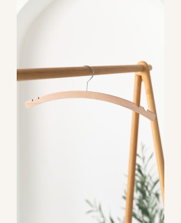 Dámské dřevěné ramínko D2Z – na trička, halenky, šaty na ramínka (42 cm)