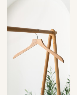 Dámské dřevěné ramínko DS – na saka, bundy, kabáty a košile (44 cm)