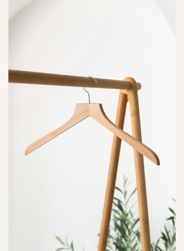 Dámské dřevěné ramínko DS – na saka, bundy, kabáty a košile (44 cm)