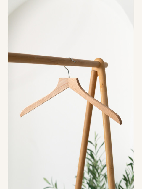 Dámské dřevěné ramínko DS – na saka, bundy, kabáty a košile (44 cm)