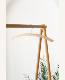 Dámské dřevěné ramínko DZ – na šaty a halenky (42 cm)