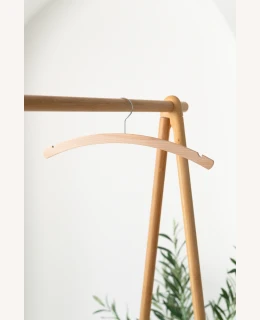 Dámské dřevěné ramínko DZ – na šaty a halenky (42 cm)