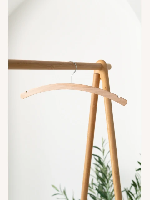 Dámské dřevěné ramínko DZ – na šaty a halenky (42 cm)