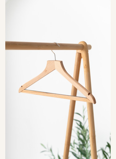 Luxusní dřevěné ramínko LUX – bukové s protiskluzem na saka, kabáty i kalhoty (44 cm)