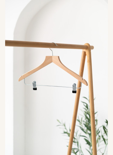 Luxusní dřevěné ramínko LUX-klips – na saka, kabáty, kalhoty i sukně (44 cm)