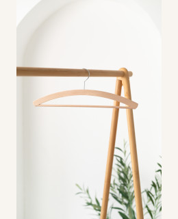 Pánské dřevěné ramínko P – s kalhotovou tyčí na košile, saka a kalhoty (42 cm)