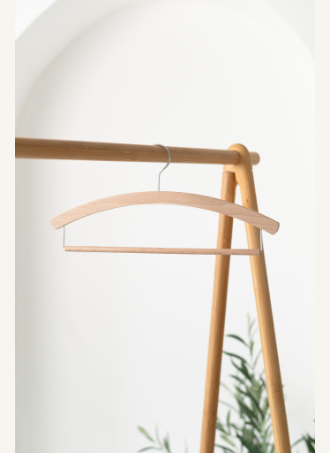 Pánské dřevěné ramínko PL – s kalhotovou tyčí na košile, trička, saka a kalhoty (42 cm)