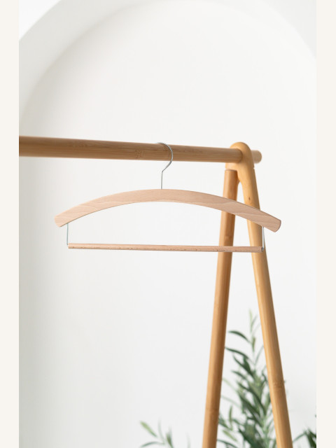 Pánské dřevěné ramínko PL – s kalhotovou tyčí na košile, trička, saka a kalhoty (42 cm)