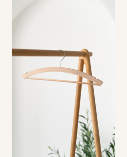 Pánské dřevěné ramínko PZ – na trička, košile, saka a kalhoty se zářezy (42 cm)