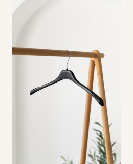 Plastové ramínko F1 se zářezy – na trička, košile a šaty na ramínka (42–45 cm)