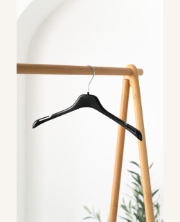 Plastové ramínko F2 se zářezy – na trička, košile a šaty na ramínka (38 cm)