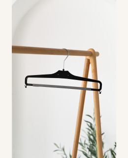 Plastové ramínko K s molitanem – na kalhoty a sukně bez sklouzávání (38 cm)