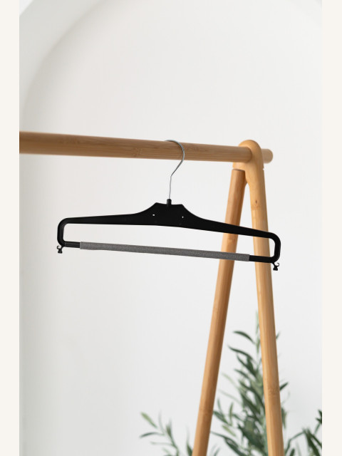 Plastové ramínko K s molitanem – na kalhoty a sukně bez sklouzávání (38 cm)