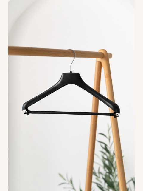 Plastové ramínko LUX s příčkou a háčky – na saka, kalhoty a sukně (36–50 cm)