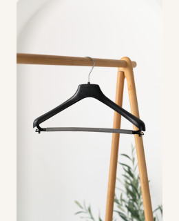 Plastové ramínko LUX s molitanovou příčkou a háčky – na saka, kalhoty a sukně (38–50 cm)