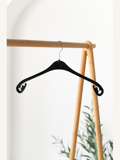 Plastové ramínko NA se zářezy – na tílka, halenky a oblečení na ramínka (43 cm)