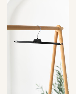 Plastové ramínko PD – na sukně s poutky (36 cm)