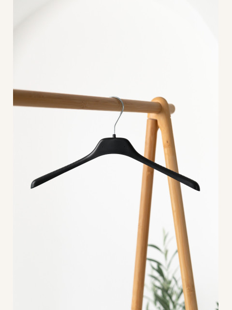 Plastové ramínko PL s protiskluzovou úpravou – na trička, košile a šaty (38–45 cm)