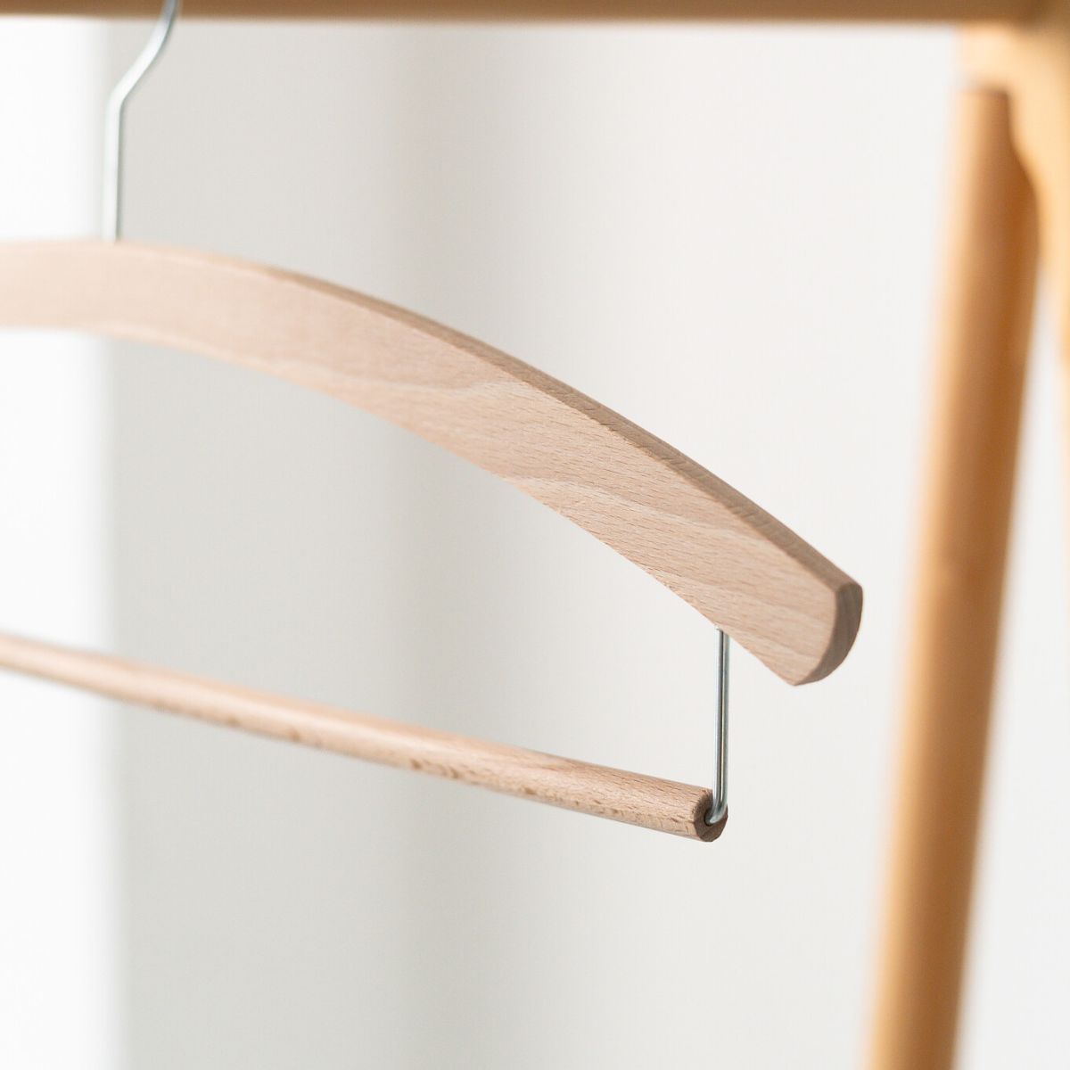 Kalhotová tyč na ramínku